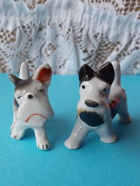 VINTAGE (2) PORCELAIN MINIATURE SCOTTIE DOG FIGURINES MARKED JAPAN HAND-PAINTED